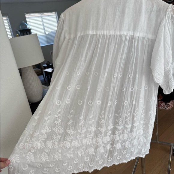 Chic White Embroidered Blouse - Picture 5 of 5